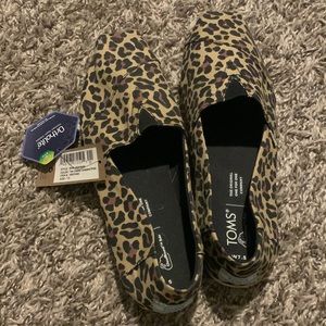 Cheetah print toms